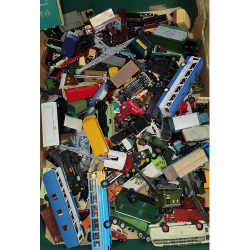 334 - A large collection of diecast vehicles including 'N' gauge and larger 