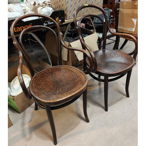 976 - A pair of bentwood arm chairs with solid seats