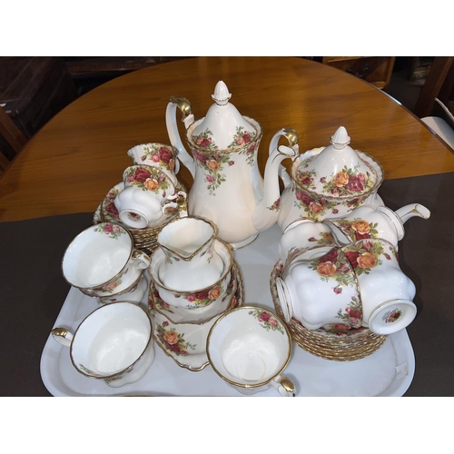 577 - A Royal Albert Old Country Rose tea, coffee, dinner and dessert set (approx. 76 pieces)