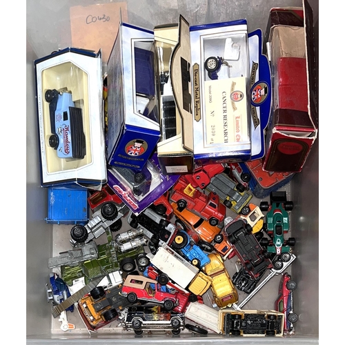 307A - A collection of boxed and loose diecast cars and vehicles