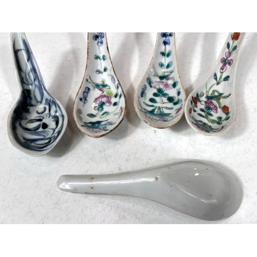 524K - A collection of Chinese ceramic spoons