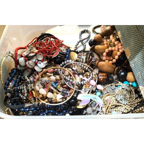 683 - A large selection of modern costume jewellery to include bead necklaces, shell necklace, bracelets a... 