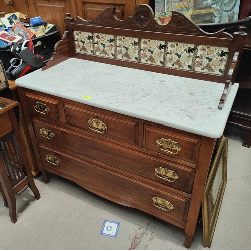 930 - An Edwardian walnut washstand of 2 long and 2 short drawers, with marble top and tile back