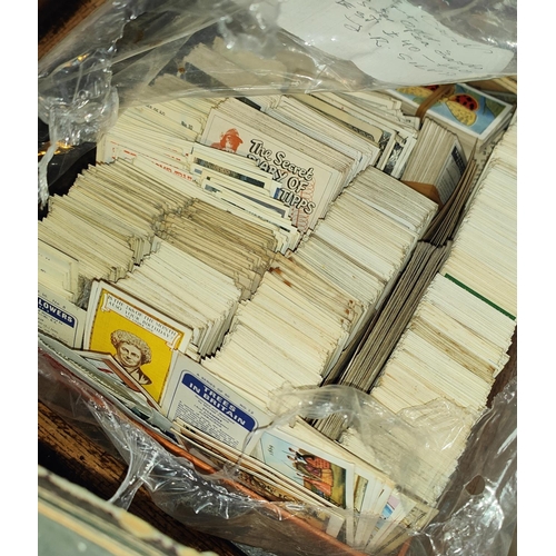 125H - A good selection of cigarette card books various makers and loose cards