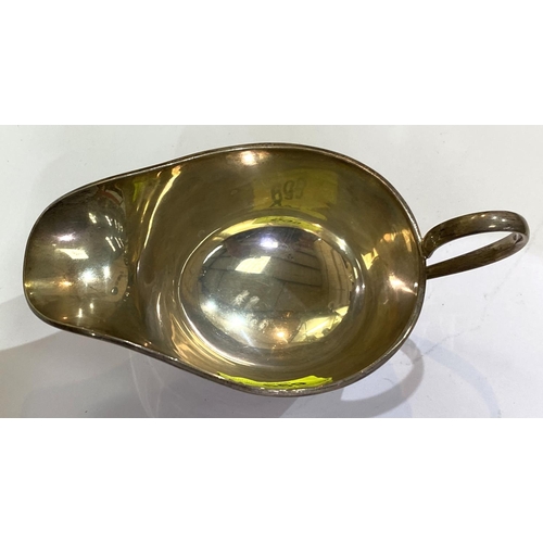 699 - A hallmarked silver sauce boat, Sheffield 1906, 5.25oz