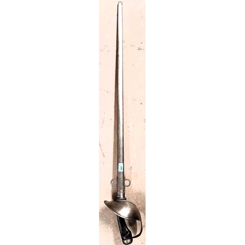 A late 19th century/early 20th century Officers Cavalry Sword, large ...