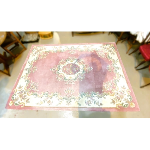 940 - An Indian rug with floral pattern against a pink ground, 285 x 200cm