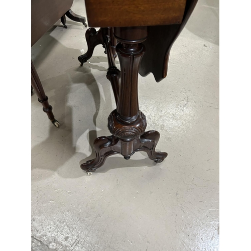 939 - A Victorian figured walnut Sutherland table with shaped oval top, on turned fluted supports and spla... 