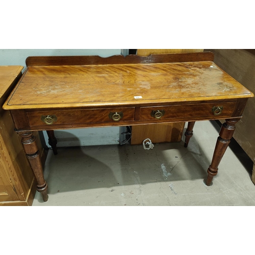 930 - A Victorian mahogany side table with 2 drawers and turned legs