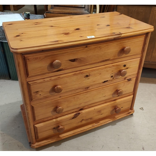 936 - A modern pine 4 height chest of drawers and bedside cabinet