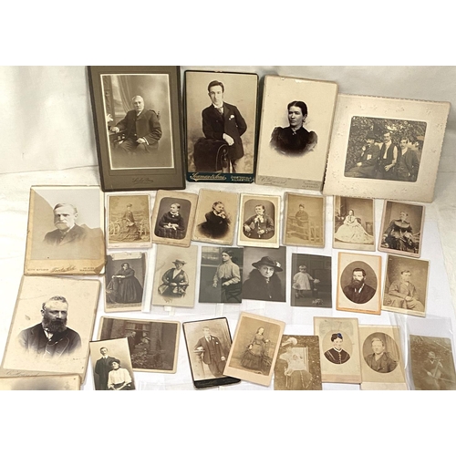 184 - A collection of Victorian and later Carte De Visites and other pictures etc