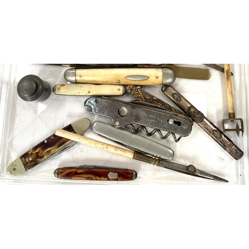20 - A collection of vintage penknives etc