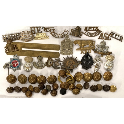 251 - A selection of military badges and buttons relating to various regiments