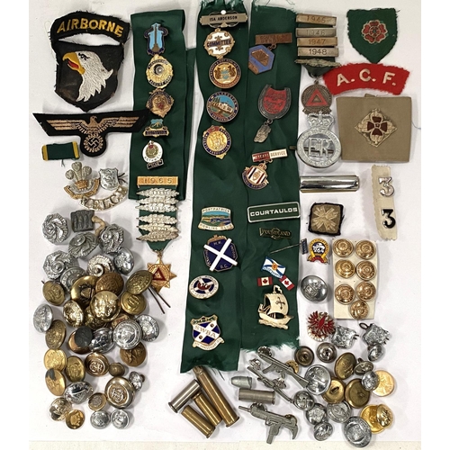 286 - A good selection of military and other similar badges and buttons etc