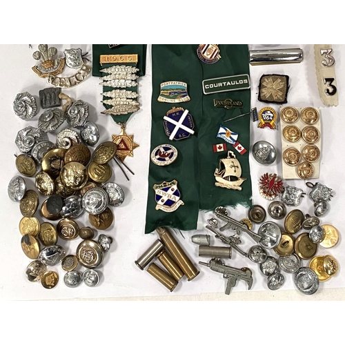 286 - A good selection of military and other similar badges and buttons etc