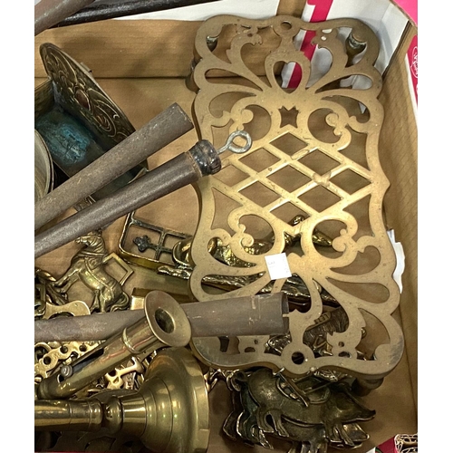 31 - A selection of brassware including candlesticks, horse brasses, saucepans etc