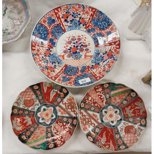 435 - A late 19th/early 20th century Imari wall plaque, dia. 30cm; 2 small Imari wall plaques 21cm diamete... 