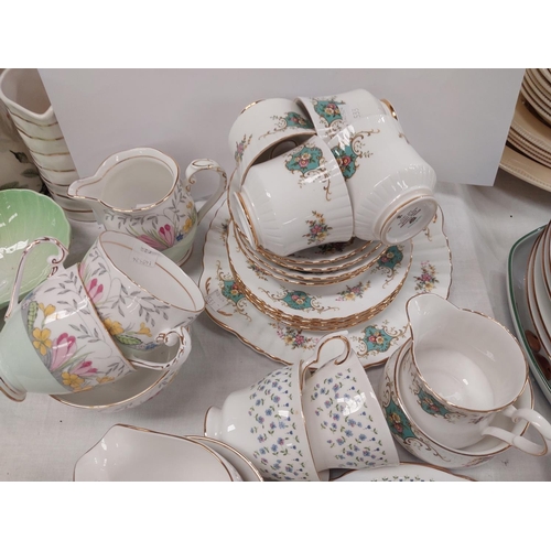 533 - A Royal Grafton Art Deco floral part tea set, approx. 20 pieces and 2 other part tea services, Royal... 