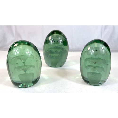 575 - 3 Victorian green glass 