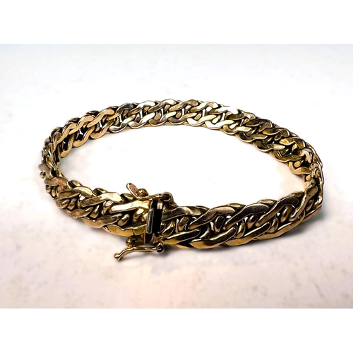 600 - A modern yellow metal bracelet formed from inter twined links stamped 375, 13gm