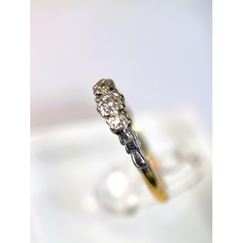 624 - An 18 carat hallmarked gold dress ring with 3 illusion set diamonds in platinum surround, 2.5gm, siz... 