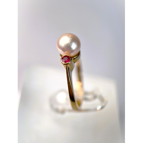 626 - A 9ct gold ring set with a central pearl flanked by 2 small rubies, 3.3gm size N: a 9ct gypsy style ... 