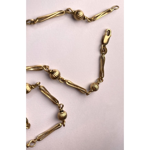 671 - A yellow metal chain stamped 9K formed from alternating reeded ball and elongated twisted links, 13.... 