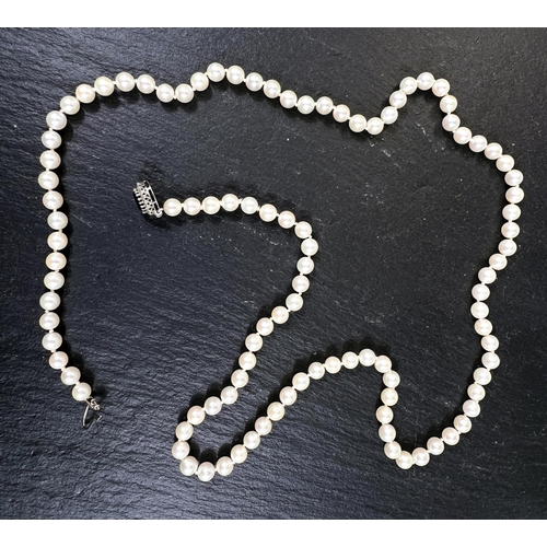 682 - A string of cultured pearls, knotted with 9ct hallmarked white gold clasp set with oval amethyst sur... 