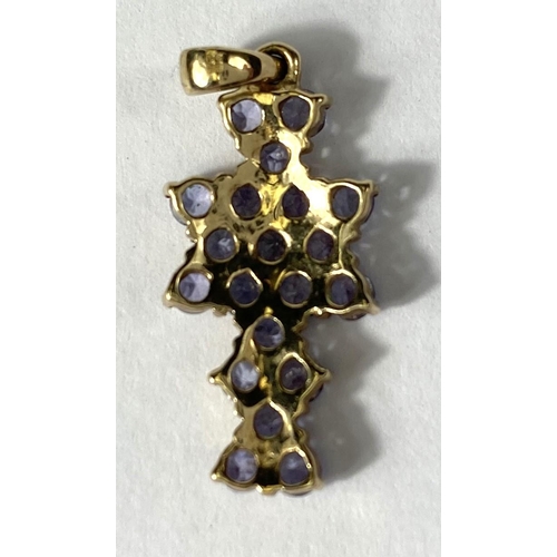 687 - A 9ct gold Tanzanite coloured stone pendant