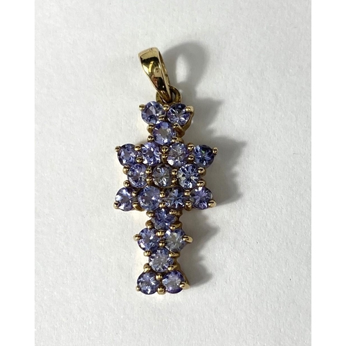 687 - A 9ct gold Tanzanite coloured stone pendant