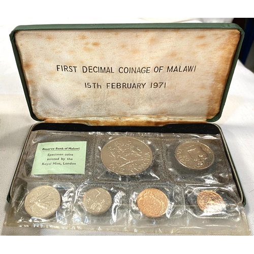 72 - A collection of vintage world and commonwealth coins and notes approx 3.5kg