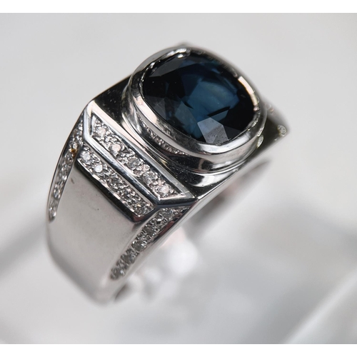 760 - A gent's heavy dress ring with wide white metal shank set central cushion cut sapphire (10.5 x 9.7mm... 