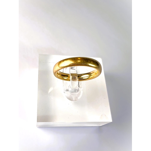 772 - 22ct hallmarked gold wedding ring 6 gm