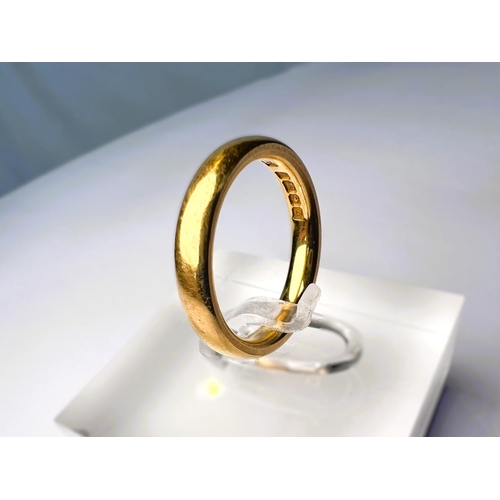 772 - 22ct hallmarked gold wedding ring 6 gm