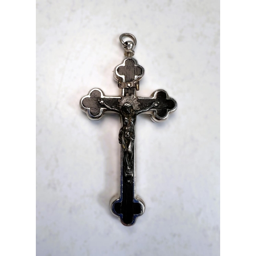 780 - A pendant crucifix/religiqueri 