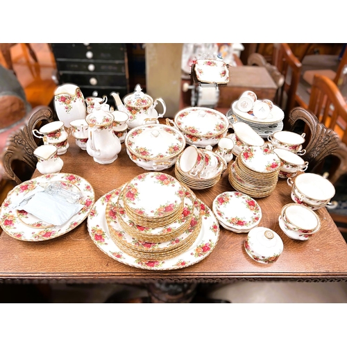 566 - A large selection of Royal Albert Old Country Roses dinner and teaware, approx. 78 pieces, 1 plate h... 