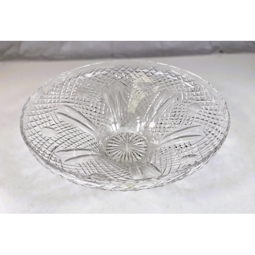 562 - A shallow Waterford style crystal fruit bowl