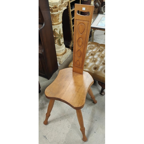 927 - A 19th century mahogany 3 height whatnot and a sewing chair