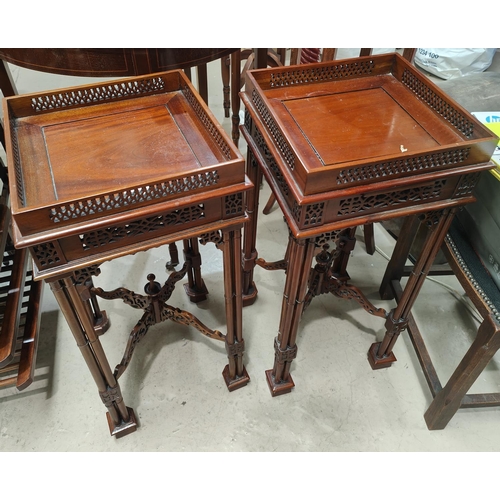 940 - Two mahogany occasional tables with gallery tops and cluster legs