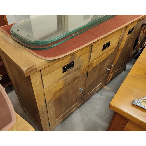 981 - A modern light oak three door and three drawer sideboard length 139cm, height 84cm