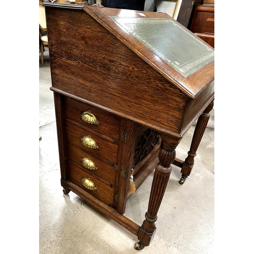 937 - A late 19th Century oak Davenport desk with inset green leather scriber, with four side drawers and ... 