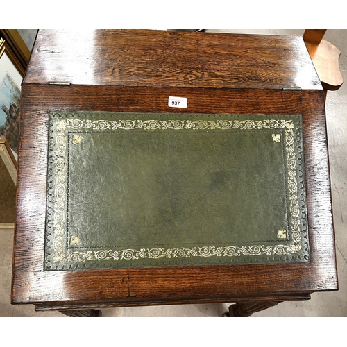 937 - A late 19th Century oak Davenport desk with inset green leather scriber, with four side drawers and ... 