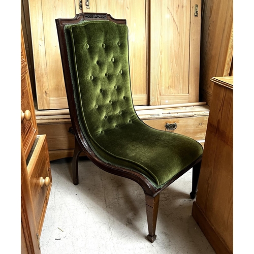 938 - An Edwardian mahogany 'L' shaped nursing chair with green button back fabric and another mahogany ch... 