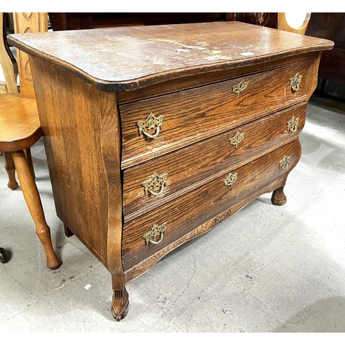 952 - A continental oak three height chest of drawers.