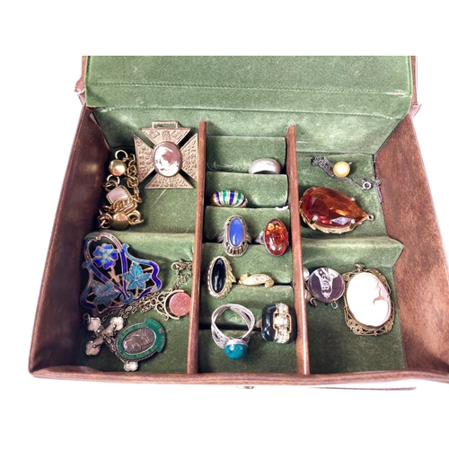 691 - A selection of decorative rings and costume jewellery