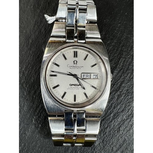 695 - An Omega Constellation Chronometer stainless steel automatic wristwatch with day and date, Ref 168.0... 