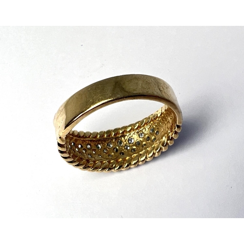 722 - A 9 carat hallmarked gold dress ring with multiple clear stones in split shank setting with rope twi... 