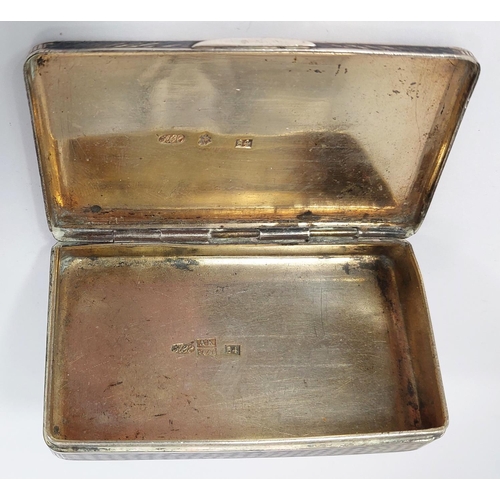 732 - A Russian 19th century 84 standard silver snuff box with Niello decoration, maker A.K., dates 1844, ... 