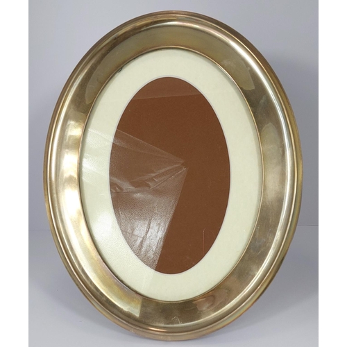 788 - A 1920's polished oak oval easel frame with hallmarked silver mount, 33cm