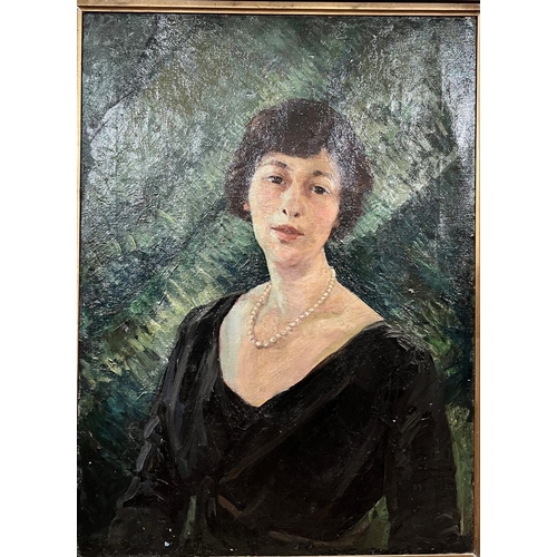 837 - A large Early 20th century oil portrait of woman in pearl necklace with green back ground in gilt fr... 